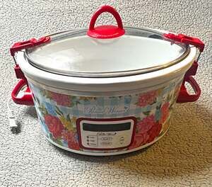 The Pioneer Woman 6 Qt Digital Slow Cooker Floral Gingham w/ Lid, 3 Settings